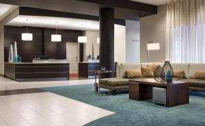 Posezení v ubytování Residence Inn by Marriott Calgary South