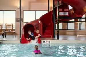 Bazén v ubytování Residence Inn by Marriott Calgary South nebo v jeho okolí