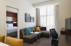 Postel nebo postele na pokoji v ubytování Residence Inn by Marriott Calgary South