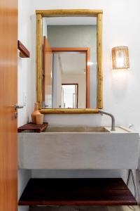 a bathroom with a sink and a mirror at Casa Seriguela - Praia do Patacho - Rota Ecológica dos Milagres in Pôrto de Pedras