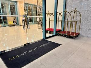 Foto Manilas asuva majutusasutuse BGC 1BR unit linked to Uptown Mall with own parking galeriist