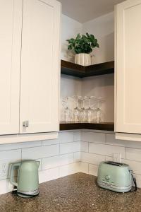 Foto sihtkohas Grand Bend asuva majutusasutuse Beachview getaway at the New Carlyle 202 on the Main strip in Grand Bend galeriist