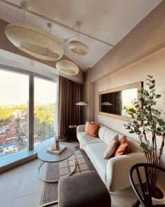 Χώρος καθιστικού στο AEON TOWER STUDIO by The 8Flats +21 φωτογραφίες