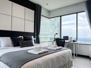 Postel nebo postele na pokoji v ubytování The Grand Penthouse 2BR Ultra Fast WiFi Sukhumvit + 22 fotografií