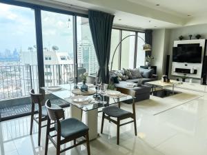 Posezení v ubytování The Grand Penthouse 2BR Ultra Fast WiFi Sukhumvit