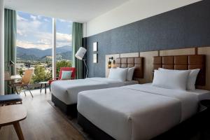 Ένα ή περισσότερα κρεβάτια σε δωμάτιο στο Four Points by Sheraton Panoramahaus Dornbirn
