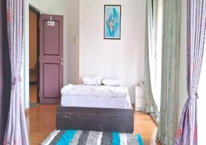Bendre's Holiday Home & Lawns-Karla客房内的一张或多张床位