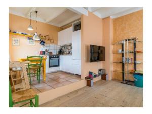 a kitchen and dining room with a table and chairs at Ferienhaus Sommerlust in Borkum