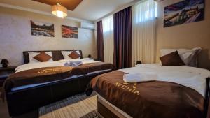 Postel nebo postele na pokoji v ubytování Restaurant & Apartments & Rooms AVENIA