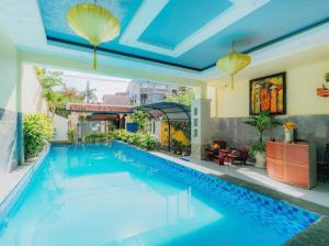 Bazén v ubytování Vuon Bach Thao villa Hoi an nebo v jeho okolí