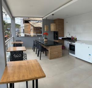 Η κουζίνα ή μικρή κουζίνα στο Mar Y Suites