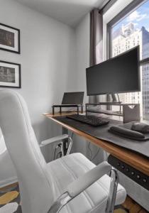 TV a/nebo společenská místnost v ubytování Apartment near Times Square UWS Manhattan