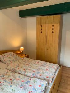 En eller flere senge i et værelse på Hund