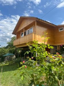 Сад в Marisi Cottage - კოტეჯი მარისი