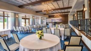 Posezení v ubytování DoubleTree by Hilton Port Huron