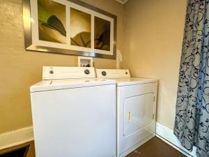 a white washer and dryer in a room at Spacious 3 Bedroom Sleeps 12 with 7 Beds plus Parking in Dayton +6 photos