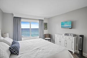 Postel nebo postele na pokoji v ubytování Destin on the Gulf 707 is a 2 bed 2 bath beachfront condo + 23 fotografií