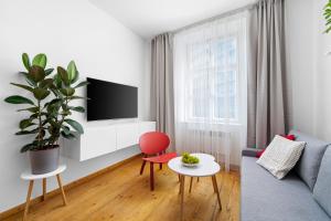 TV a/nebo společenská místnost v ubytování Enjoy Downtown Boutique Apartments #12 by Goodnite cz
