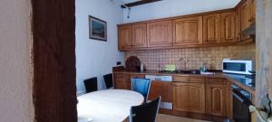 Kuchyň nebo kuchyňský kout v ubytování Monteur Gästehaus Mönchengladbach