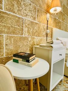 Postel nebo postele na pokoji v ubytování Corte Gabellone - dimora storica