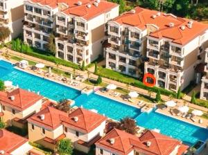 Bazén v ubytování Lovely 1BD Apartment in a Luxury Resort in Sozopol by Flat Mаnаger nebo v jeho okolí