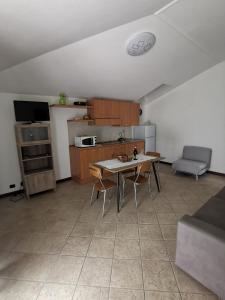 O bucătărie sau chicinetă la La Casa di Lucia +10 fotografii