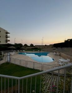 Bazén v ubytování شقة فندقية مفروشة للإيجار بالشيخ زايد Furnished hotel apartment for rent in Sheikh Zayed nebo v jeho okolí