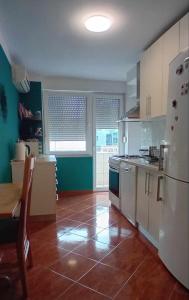 Kuchyň nebo kuchyňský kout v ubytování Apartman TIN