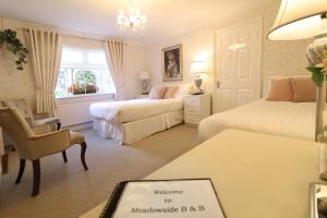Llit o llits en una habitació de Meadowside B&B