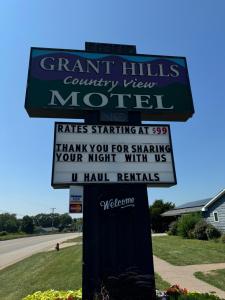 a sign for a golf club at Grant Hills Motel in Galena