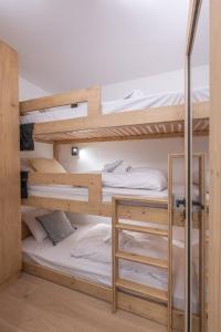 a couple of bunk beds in a room at Alpe d'Huez Houses - L'Emparis - PHOENIX3 - Pour 5 SKI IN SKI OUT Wellness et vue magnifique in L'Alpe-d'Huez +27 photos