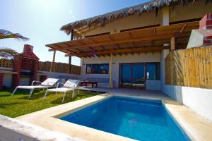 Bazén v ubytování Mar Azul nebo v jeho okolí