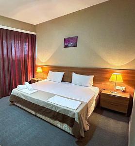 Postel nebo postele na pokoji v ubytování Family Hotel - Free Massage