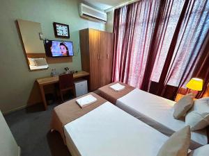 Postel nebo postele na pokoji v ubytování Family Hotel - Free Massage
