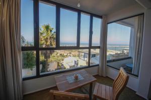 a room with a table and a view of the ocean at Appartement La Plage Vue sur Mer pour les familles in Oualidia +37 photos