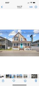 una foto de una casa y una foto en 1 Bedroom, steps to the Beach, en Old Orchard Beach