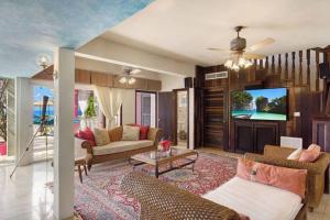 a living room with a couch and a tv at Culturally Luxurious Villa- ViewFort Estate in Ebenezer