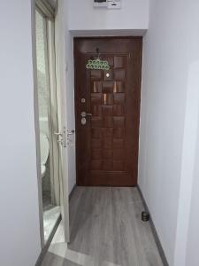 a wooden door in a room with a hallway at Anna Home in Râmnicu Vâlcea +5 photos