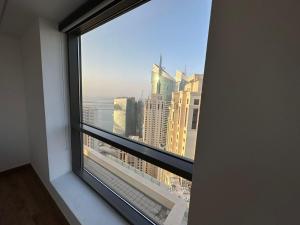 迪拜景观或在旅舍看到的城市景观