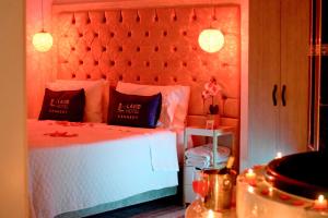 Postel nebo postele na pokoji v ubytování Lavid Hotel Kennedy + 20 fotografií