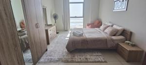 Katil atau katil-katil dalam bilik di Upscale 2BR apartment with a complete view of the sea on Al Reem Island