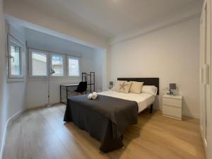 En eller flere senge i et værelse på Premium Apartments Almeria Centro