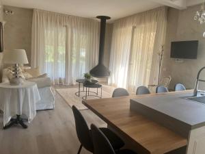 TV a/nebo společenská místnost v ubytování B&B Civico 69 Esclusivo in Franciacorta
