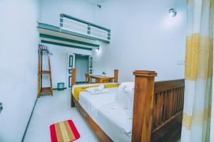 Postel nebo postele na pokoji v ubytování Shinestar Villa Mirissa