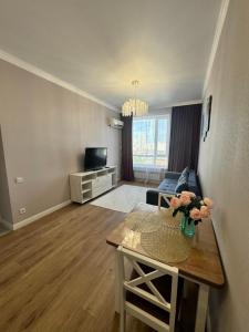 Μια τηλεόραση ή/και κέντρο ψυχαγωγίας στο Apartments on Khan Shatyr