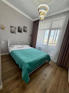 Ένα ή περισσότερα κρεβάτια σε δωμάτιο στο Apartments on Khan Shatyr
