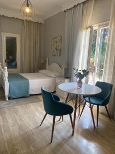 a bedroom with a bed and a table and chairs at MeadowView Spacious renovated ground floor studio in Análipsis