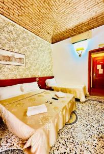 Katil atau katil-katil dalam bilik di Rome central station guest house