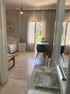 a bedroom with a bed and a table in a room at MeadowView Spacious renovated ground floor studio in Análipsis