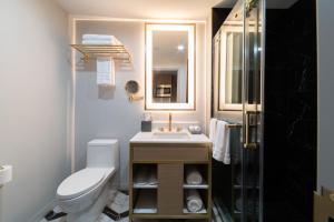 Iris Hotel Boston的一间浴室